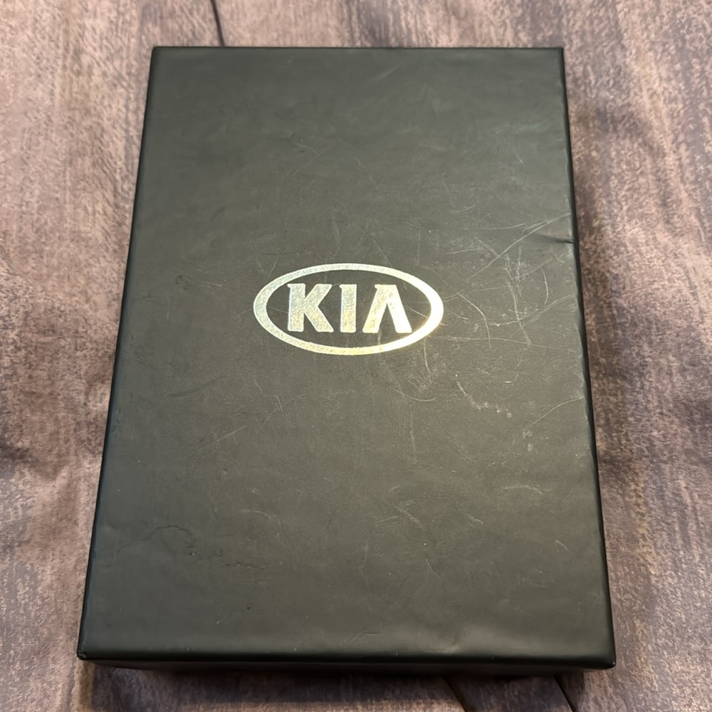 New KIA Customer Thank You Macro Universal Wide Angle Lens. NWT. Missing earbud.